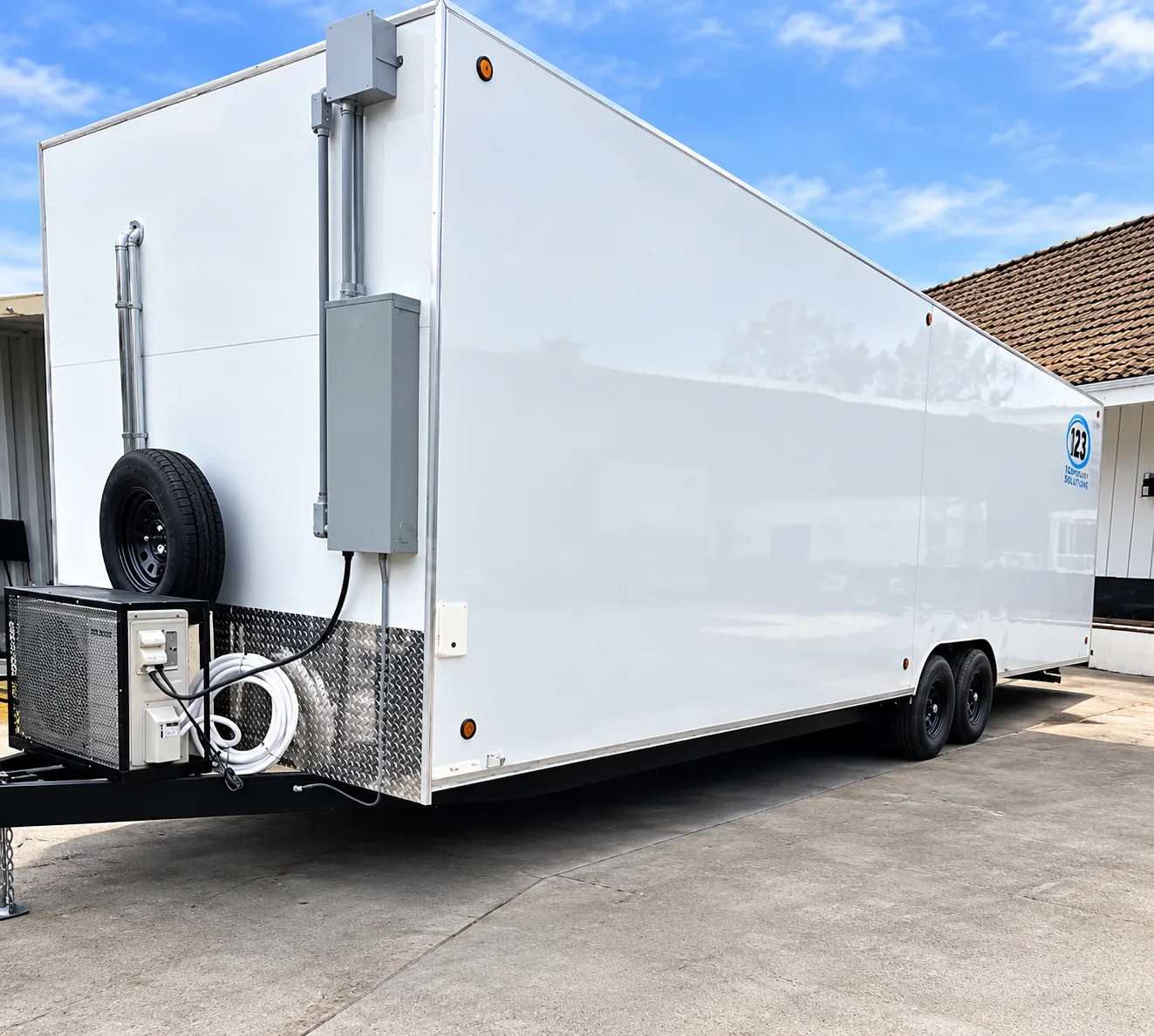 Dishwashing trailer side exterior and utility equipment